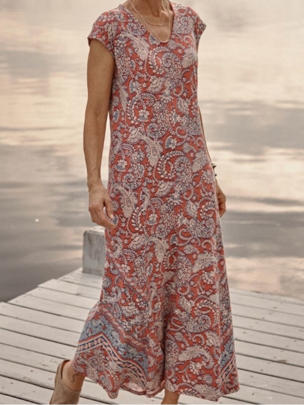 Coral Paisley V-Neck Maxi Dress‎